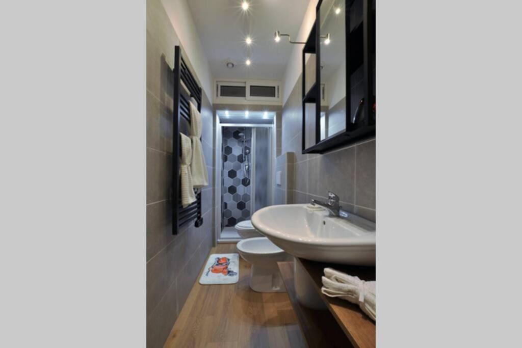Special 10 - Comfort And Style In The Heart Of Historic Turin Center Bagian luar foto